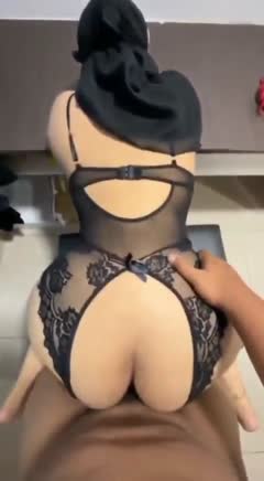 Hijab lingerie hitam mempesona – mandi di kamar kos durasi panjang