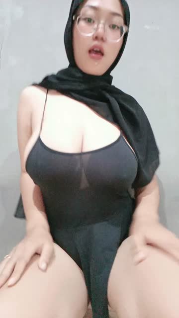 Bokep Indo VID 833 goyang di sofa ruang tamu