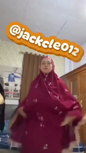 Bokep Indo Ibu salsa ngewe di indekos tanpa sensor