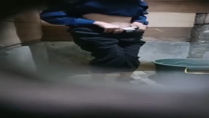 Nonton Bokep Mengintai Mahasiswi Berjilbab di Kamar Mandi
