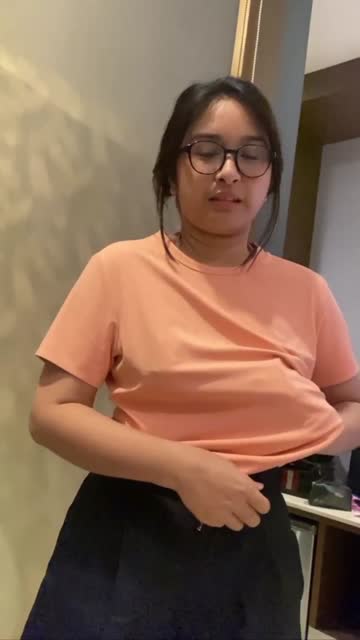 Bokep Indo striptis di hotel sambil live