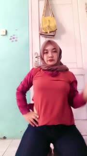 Bokep Indo Grabnwatch. video buka baju di kebun full video