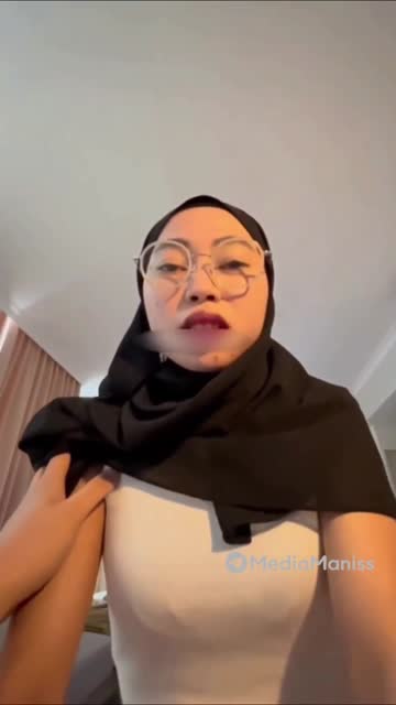 Hijab binal jago ngulegss gagahi pacar di sofa ruang tamu