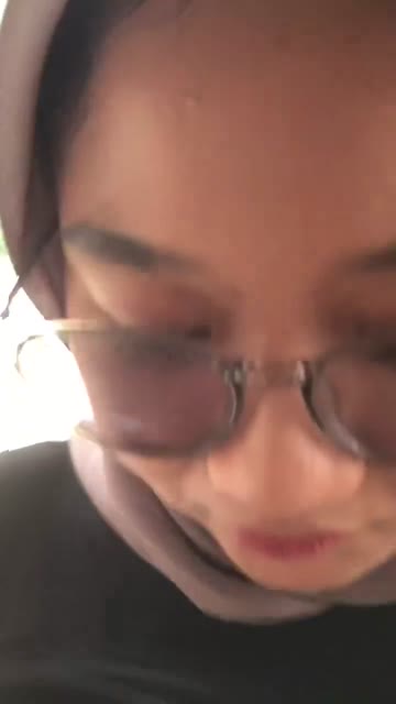 Jilbab Ungu Berkacamata Nyepong Eksib Ceweknya Lagi Viral