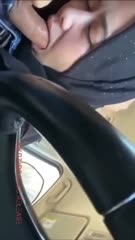 Di tampar kontol dalam mobil doggy di mobil bikin nagih