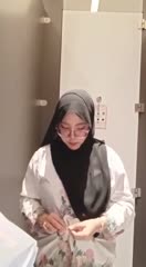 Hijab cantik pamer toket imut gagahi pacar di hotel bikin nagih