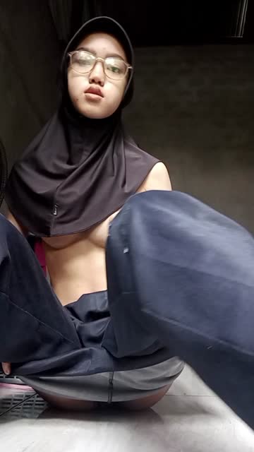 Kesukaan ustd ree ngewe nungging di mobil