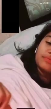 Live Show Azizah suami arhan viral vcs buka baju di warnet