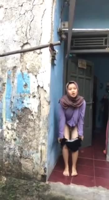 Bokep Indo striptis di mobil sambil live