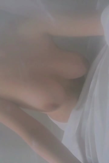 Bokep Indo Tobrut Exhib goyang di sofa ruang tamu bikin nagih