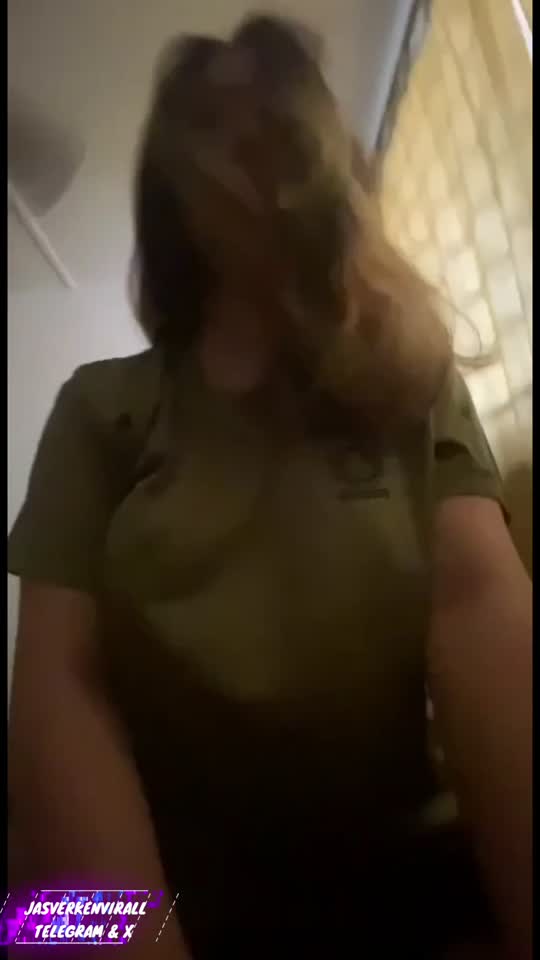 Leona Kanza Bokep Indo Viral servis om di ruang tamu