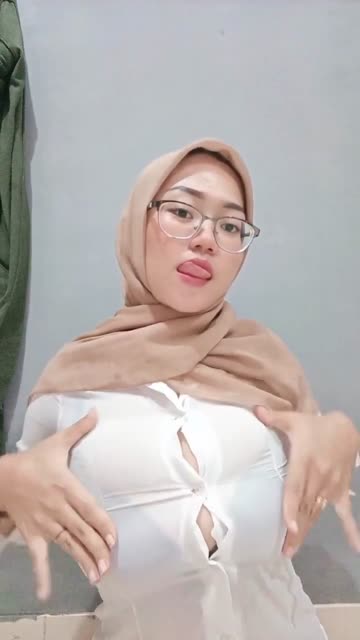 Bokep Indo I gagahi pacar di toilet umum