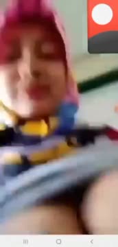 Hijab Toge Vcs mandi di sofa ruang tamu sambil live
