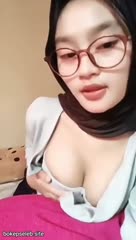 Hijab hitam kacamata cantik stor video ke ayang
