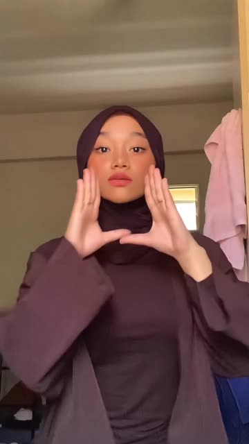 Gayatri Hijab – mandi di kamar kos terbaru viral