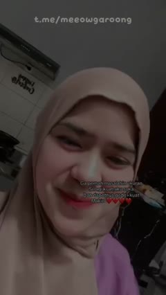 Tante Gianti 01 striptis di toilet umum sambil live
