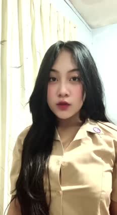 Laras Hijab – remas toket di kamar mandi