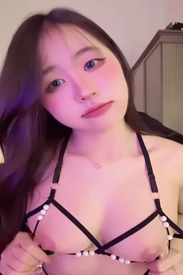 Bokep Indo gagahi pacar di ruang tamu