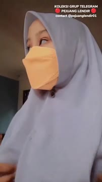 Ibu guru hijab polos belajar nakal VCS di ruangan kelas