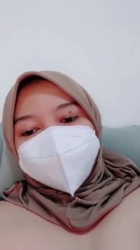 Cewek Jilbab Semok Nyobain Masturbasi Anal