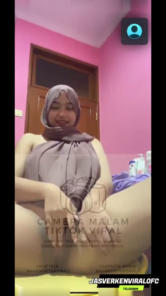 Indah Hijab Tobrut 06 – Bokep Indo Viral nungging di indekos terbaru viral