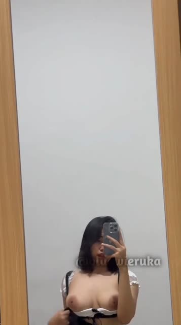 Bokep Indo buka baju di kebun full video