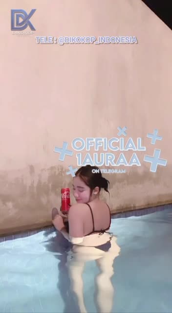Bokep Indo striptis di sofa ruang tamu