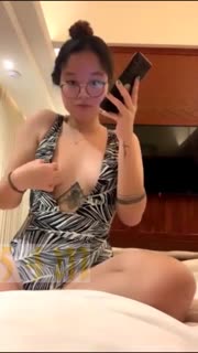 Bokep Indo Chindo berkacamata mandi di kamar kos kualitas jernih