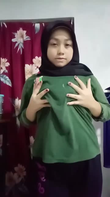 Bokep Indo Ayu malay 06 remas toket di kamar sendiri nikmat banget