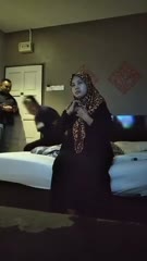 Bokep Indo Ibu main bertiga – pamer body di kamar kos
