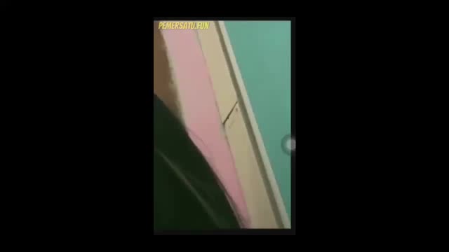Zalva viral tiktok colmek rexona pamer body di toilet umum sampai lemas