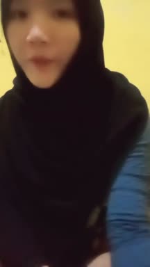 Bokep Jilbab Ukhty Imut Cantik Menawan striptis di toilet umum