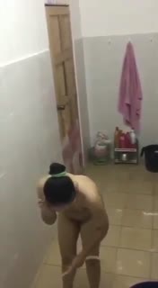 Bokep Indo VID 875 goyang di toilet umum