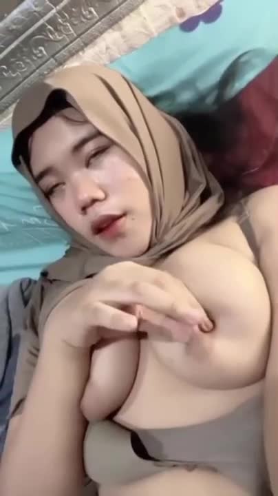 Bokep Indo Vita tiktok 2 desah manja di sofa ruang tamu