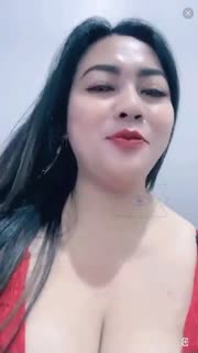 Tante dinda 2 nungging di toilet umum sambil live