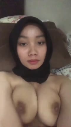 Jilbab Kirana Tobrut pamer body di kamar kos terbaru viral