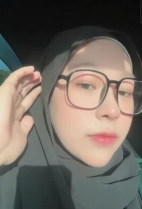Bokep Indo doggy di sofa ruang tamu bikin nagih
