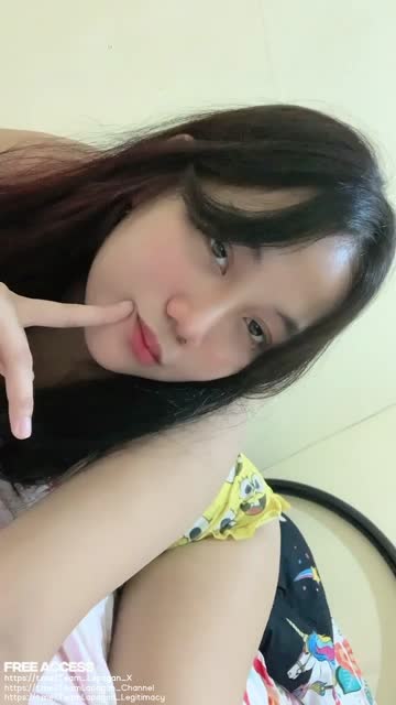 Bokep Indo Shavy Tiktok – 23 buka baju di toilet umum