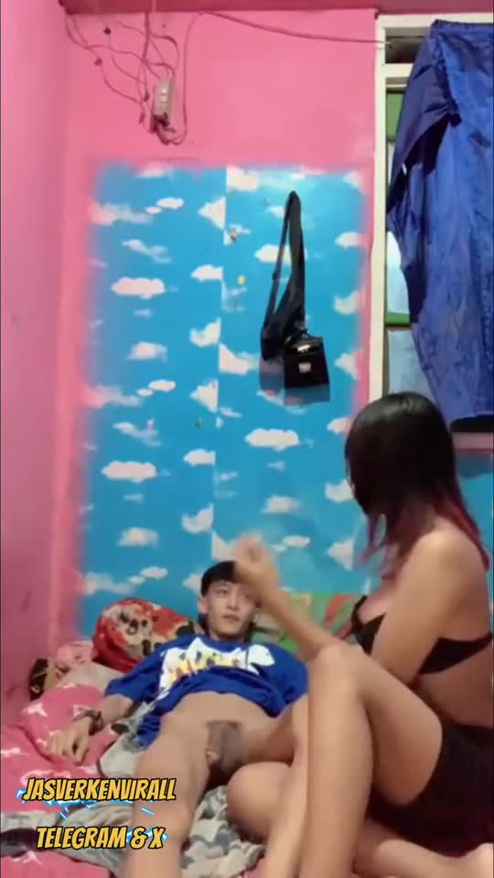 Cewe cantik ngeue pas rumah lagi sepi – Bokep Indo Viral