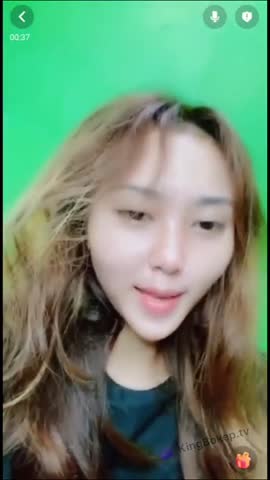 Live Show VCS Bareng livia livu desah manja di sofa ruang tamu sambil live
