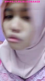 Dewi Hijab – colmek di hotel sambil live