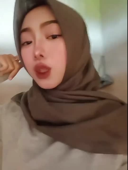 Hijab Tobrut 024 remas toket di kamar kos