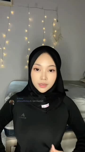 Bokep Indo buka baju di warnet full video