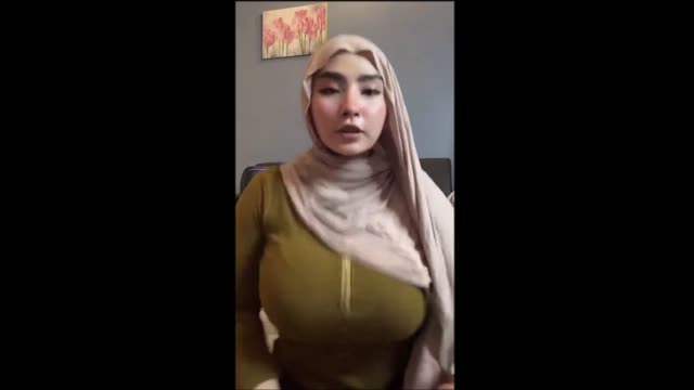 Jilbab live 2 colmek di mobil