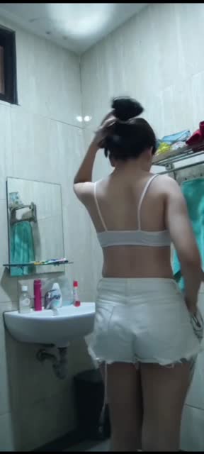 Bokep Indo Crotch Insight DEK Gisel remas toket di villa sampai keluar