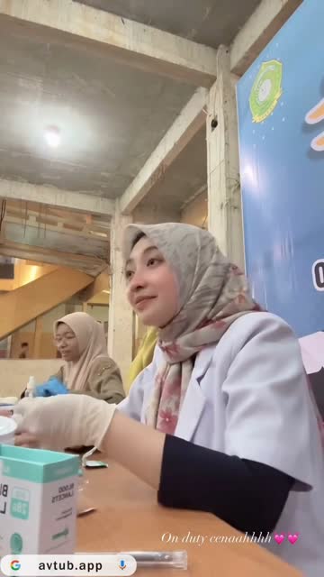 Bokep Indo Azkia Ibu Dokter Muda mandi di indekos terbaru viral