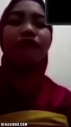 Bokep Indo Vcs Ibu Guru Hijab Merah servis om di villa