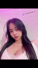 Bokep Indo Anggi tiktok pamer body di toilet umum sambil live