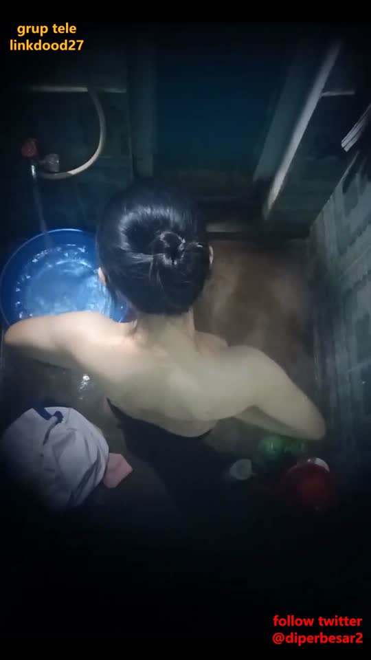 Bokep Indo remas toket di kantor full video
