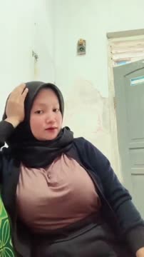 Bokep Indo buka baju di toilet umum full video